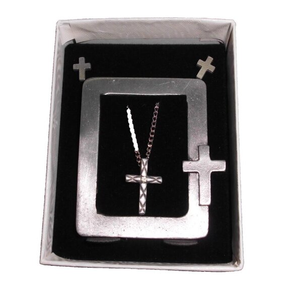 Silver Tone Crucifix Frame Etched Necklace and Stud Earrings New in Box Vintage - Picture 1 of 4